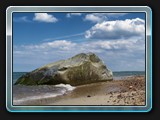 The Rock, ein dicker Findling am Strand