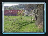 Der Weg hinter Krevtsee. Ab hier an der folgenden Kreuzung links abbiegen und einen nicht mehr genutzten Weg (Stand 2013) entlang.