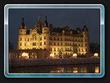 Schloss am Morgen über den Burgsee