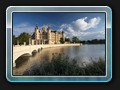 Nun Aufnahme von schönsten Stück von Schwerin, dem Schloss. Zunächst Gesamtaufnahmen aus allen Richtungen. 
Dieser Blick ist der schönste.