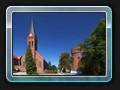 Zunächst vom Parkplatz machen wir einen Abstecher zur katholischen Kirche Am Turnplatz