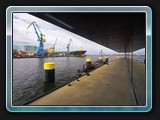 Am Hafenkai des Alten Holzhafen