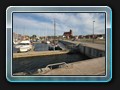 Am Hafen angelangt gehen wir zunächst entlang des neuer Segelerhafen, dem alten Holzhafen.