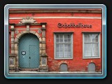 Gegenüber der Nikoleikirche liegt das Heimatmuseum von Wismar, das Schabbellhaus